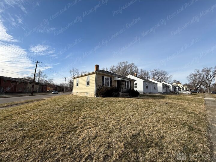 Property Photo:  1205 Shaftesbury Road  OH 45406 