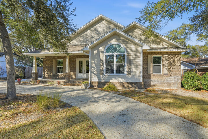 Property Photo:  266 Florida Avenue  FL 32580 