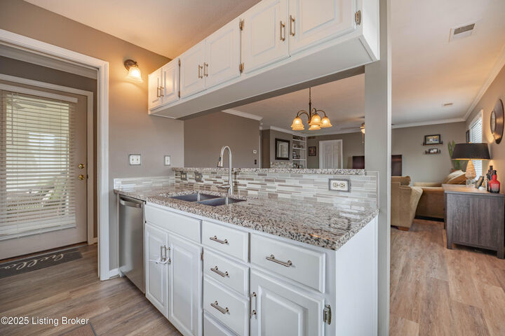 Property Photo:  414 Rosewood Ct  KY 40223 