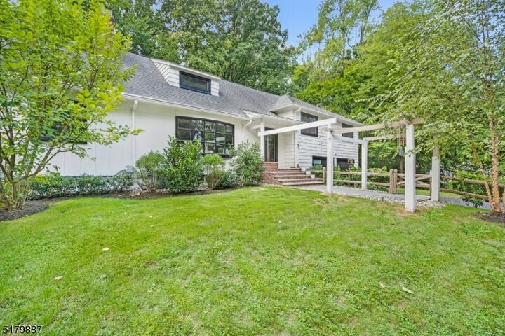 Property Photo:  22 Arrowhead Rd  NJ 07960 