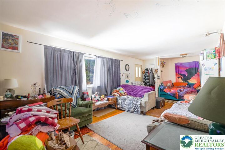 Property Photo:  916 Race Street  PA 18032 