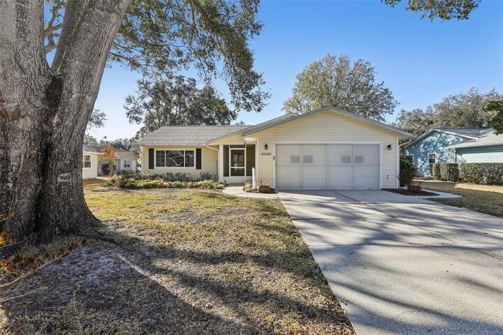 Property Photo: 2108 Greenlaw Court FL 34788