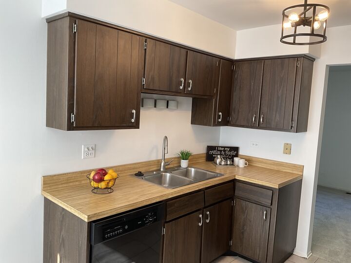 Property Photo:  1129 Rhodes Court  IL 60189 