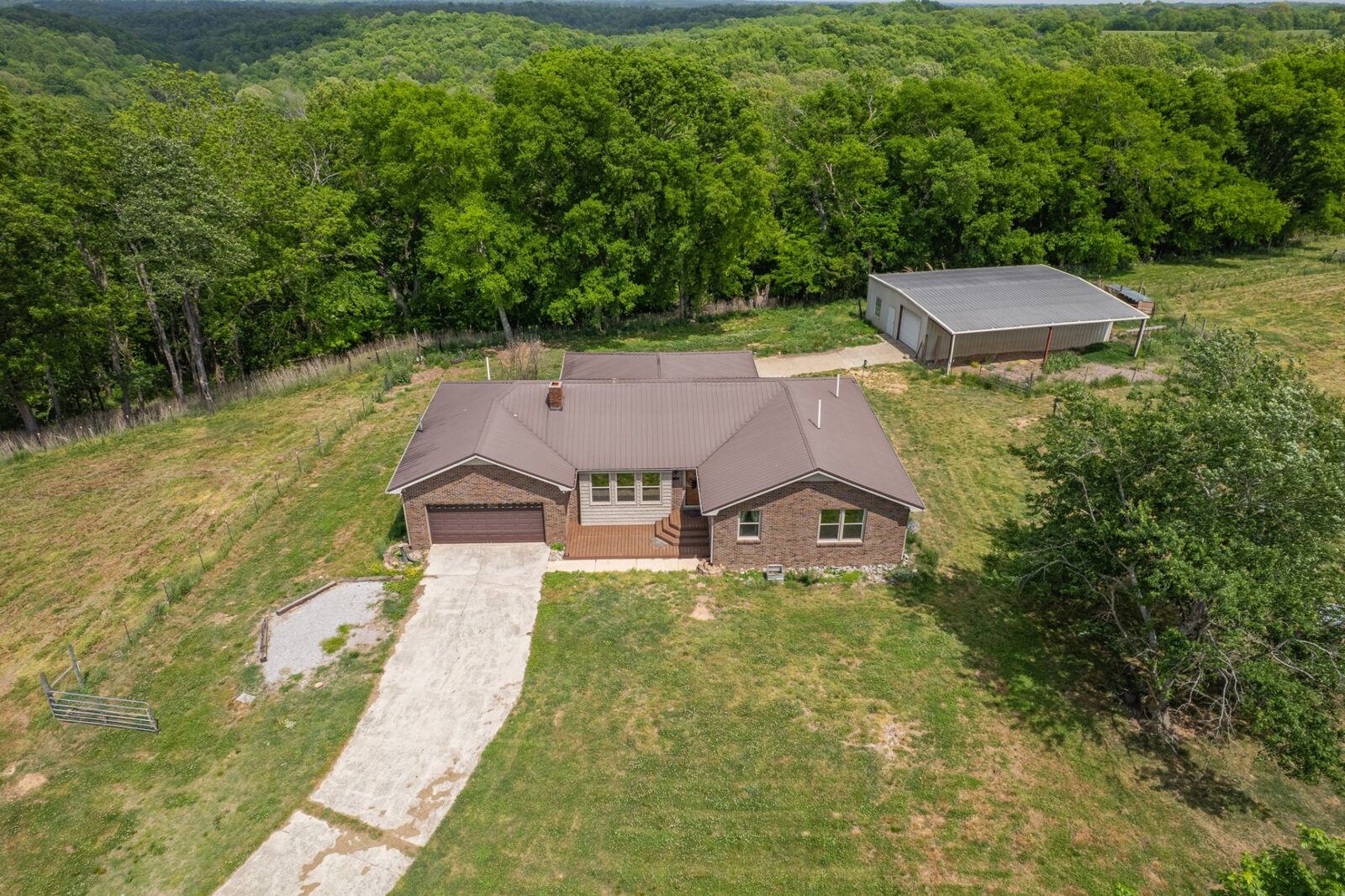 Property Photo: 239 Henry Bayless Rd TN 38449