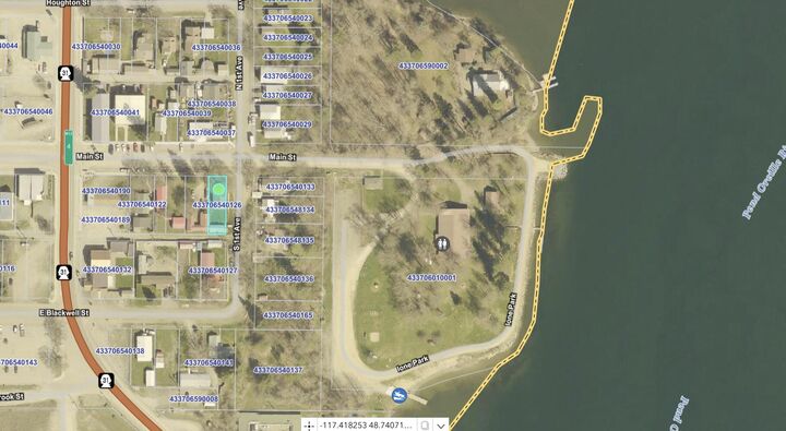 Property Photo: 101 Main St WA 99139