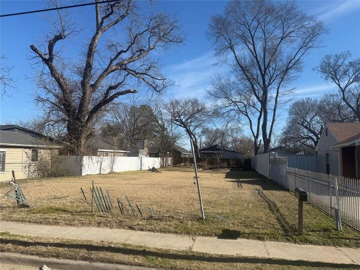 Property Photo:  3926 Sidney Street  TX 75210 