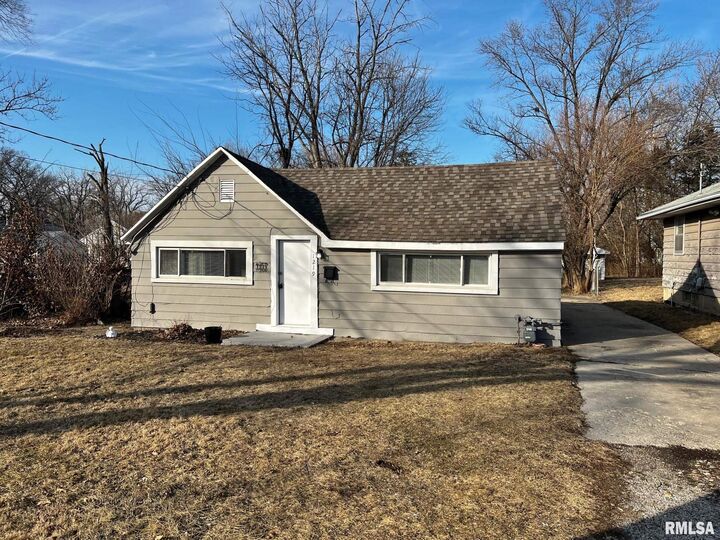 Property Photo:  1219 W Purtscher Drive  IL 61614 