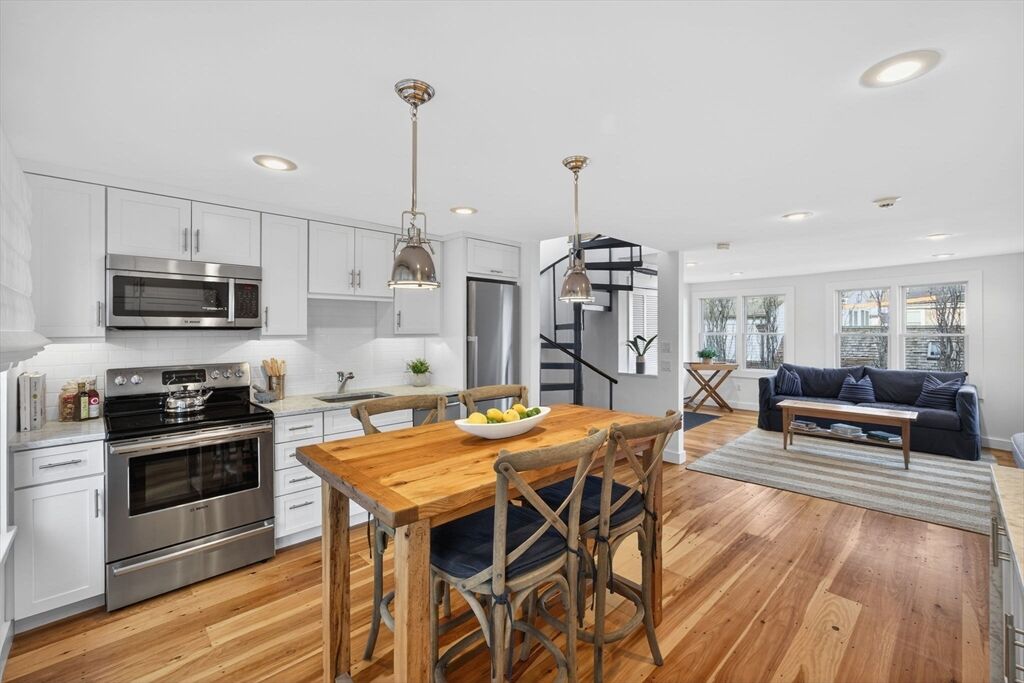 Property Photo:  45 Commercial St 9  MA 02657 