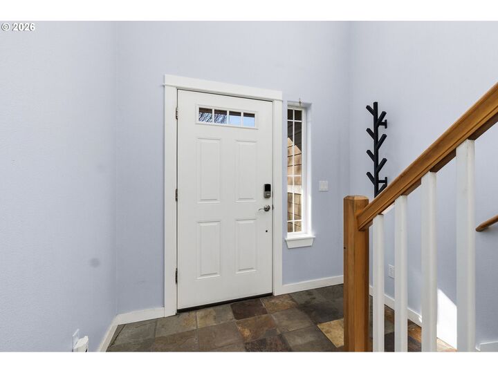 Property Photo: 2527 Park View Dr OR 97408