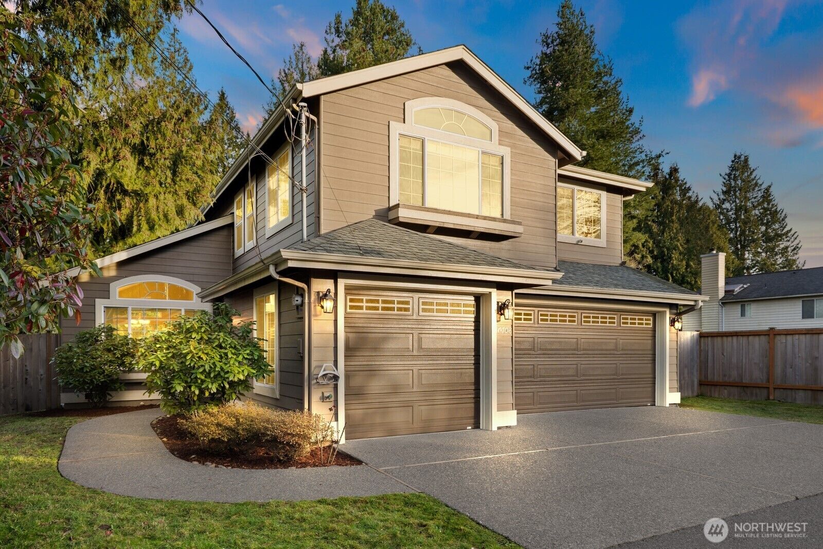 Property Photo:  16708  5th Avenue NE  WA 98155 