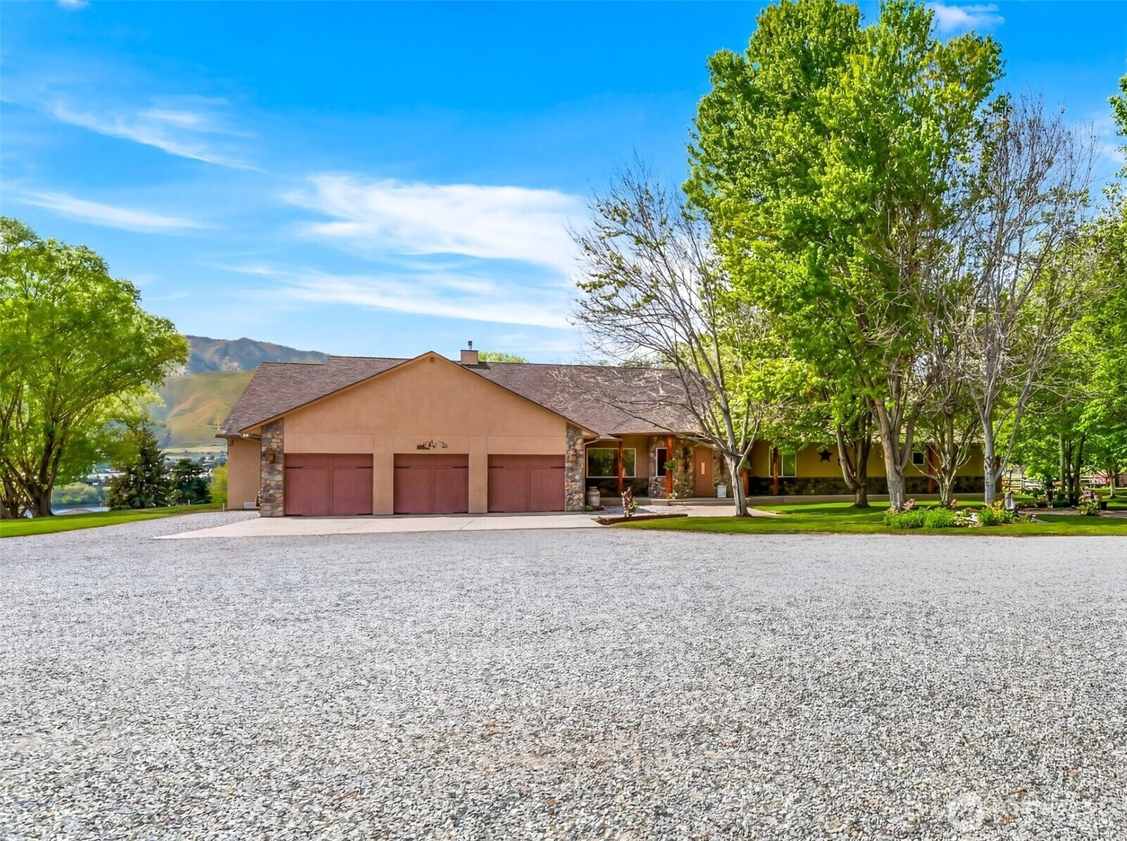Property Photo:  2720 NW Cascade Avenue  WA 98802 