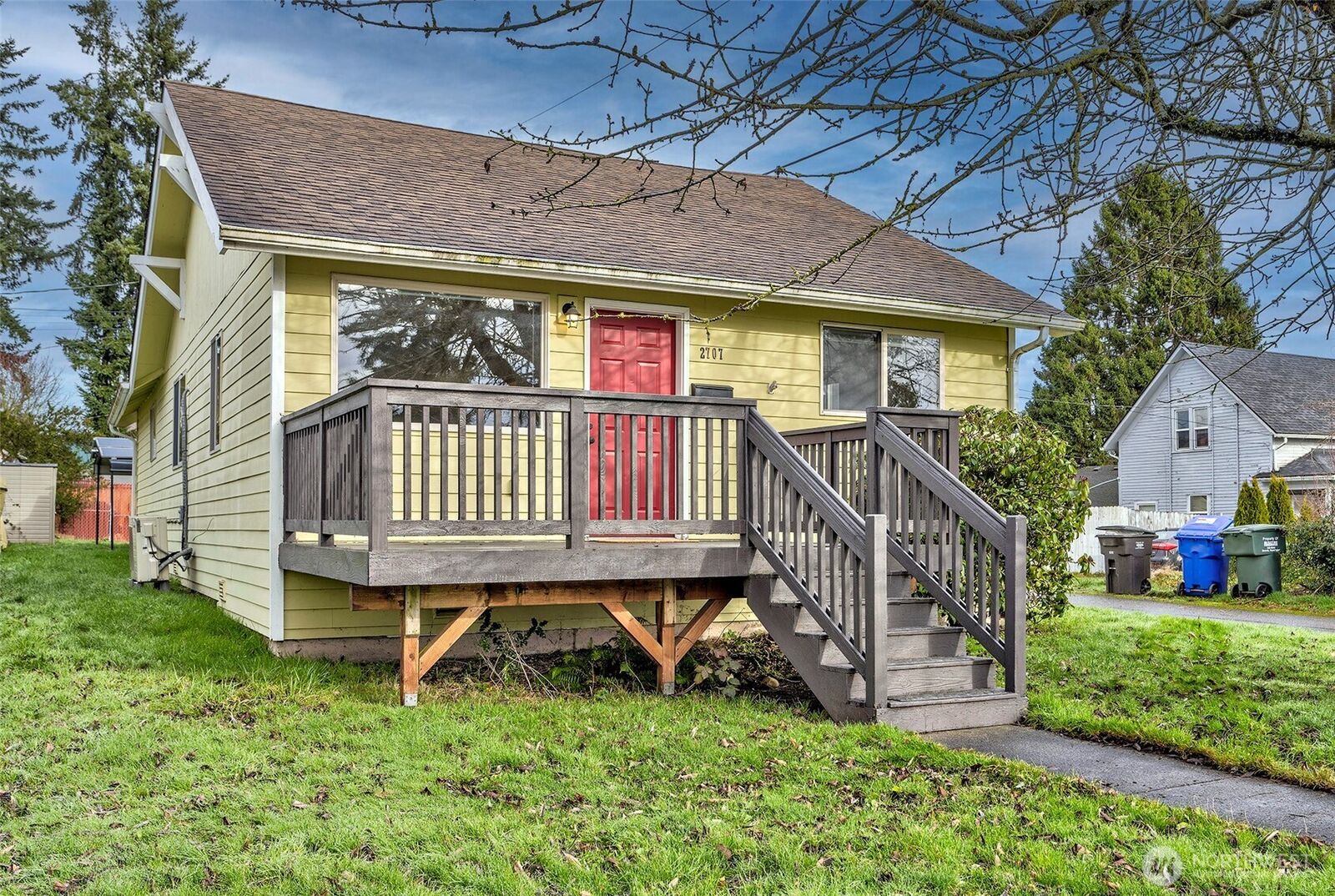 Property Photo:  2707  18th Street  WA 98201 