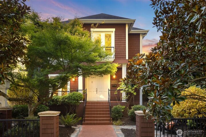 Property Photo: 1147 Federal Avenue E WA 98102