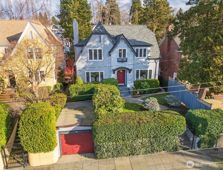 Property Photo:  1812  10th Avenue E  WA 98102 