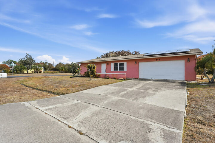 Property Photo:  572 SE Fallon Drive  FL 34983 