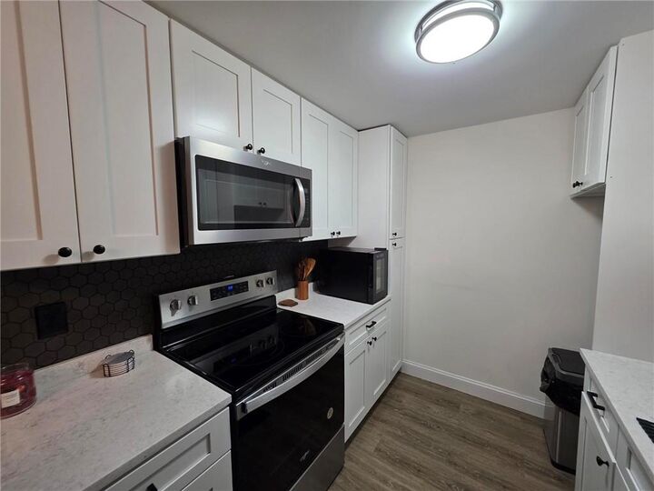 Property Photo:  36 Cowesett Avenue 5  RI 02893 