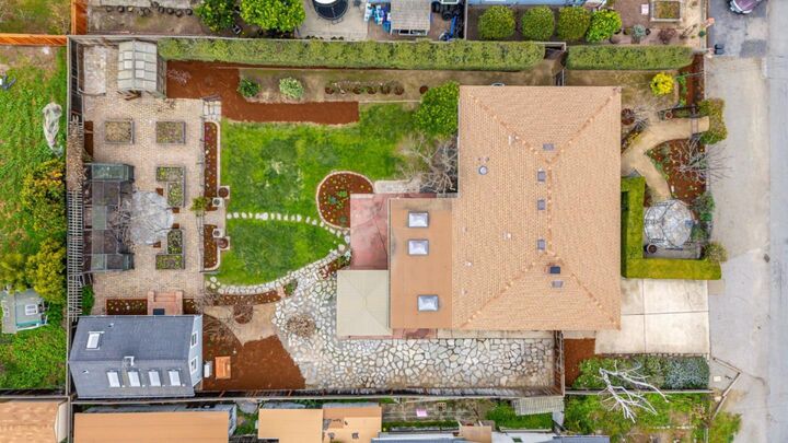 Property Photo:  2025 Yorkshire Way  CA 94040 