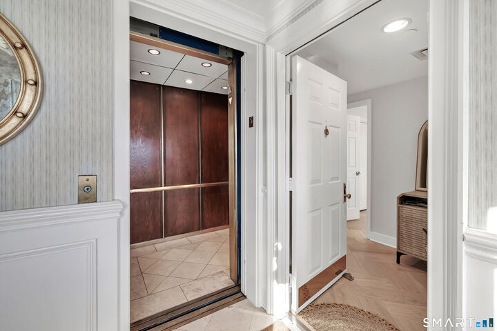 Property Photo:  43 Harbor Drive 509  CT 06902 