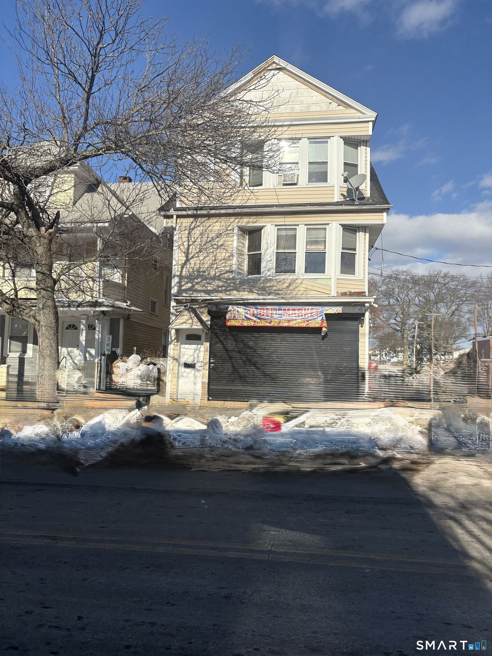 Property Photo:  252 Maplewood Avenue 1  CT 06605 