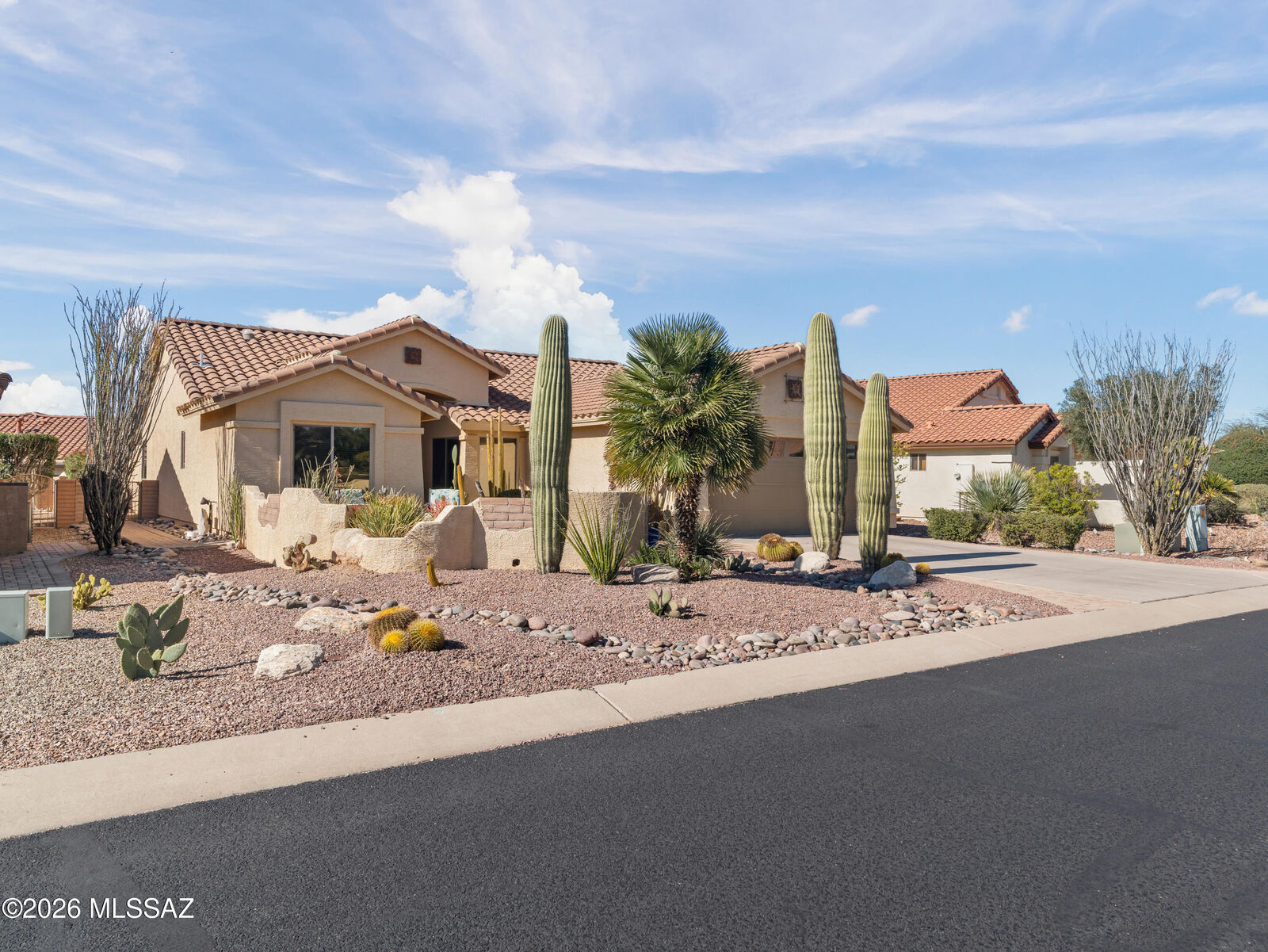 Property Photo:  1986 E Desert Lark Pass  AZ 85614 