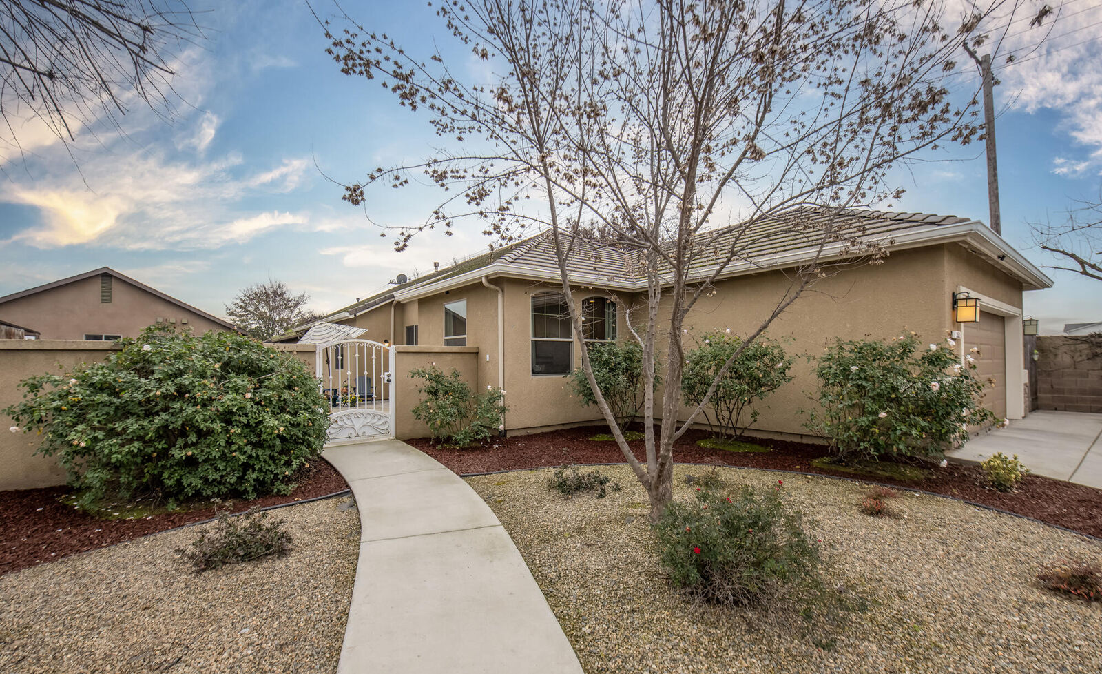 Property Photo: 352 S Wind Court CA 93292