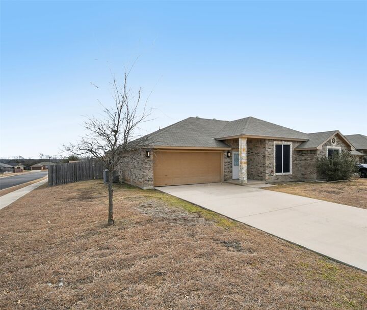 Property Photo: 218 Dober Street TX 76559