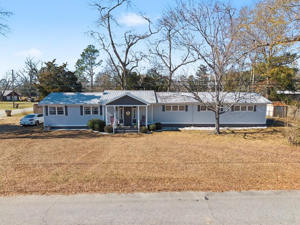 Property Photo:  207 NW Hunton St NW  GA 31781 