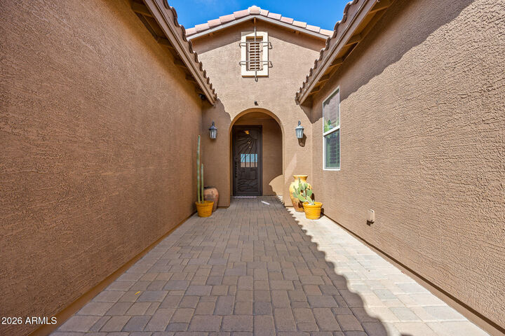 Property Photo: 782 W Honey Locust Avenue AZ 85140