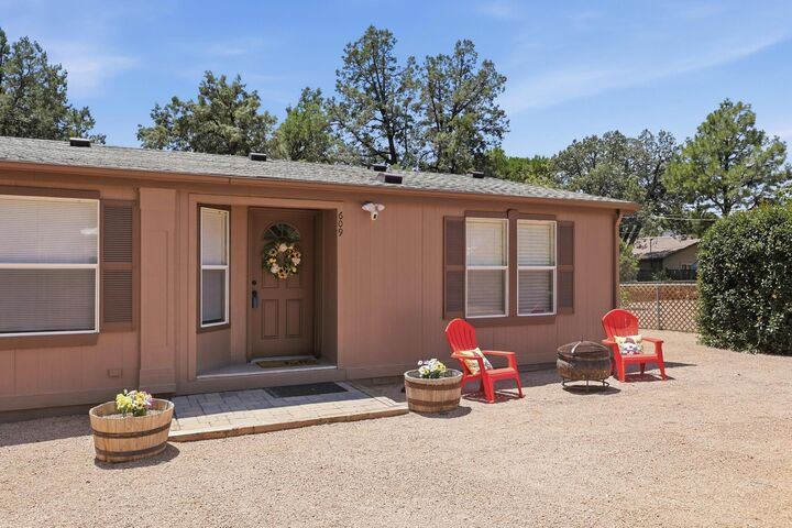 Property Photo:  609 W Barnum Circle  AZ 85541 