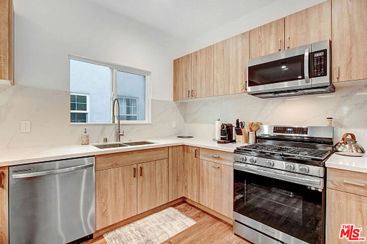 Property Photo:  434 N Ogden Dr  CA 90036 