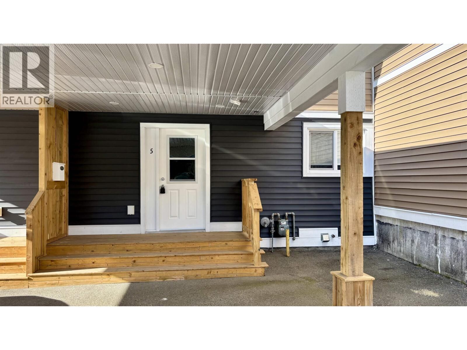 Property Photo: 1425 Nalabila Boulevard 5 BC V8C 1E4