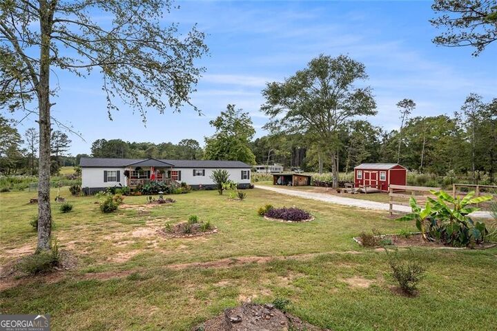 Property Photo: 437 England Chapel Road GA 30234