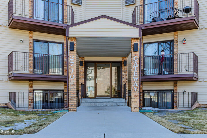 Property Photo:  2710 Gateway Avenue 1F  ND 58503 