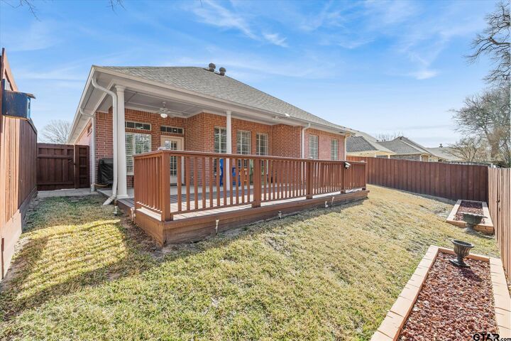 Property Photo:  5608 Hollybrook Dr  TX 75703 