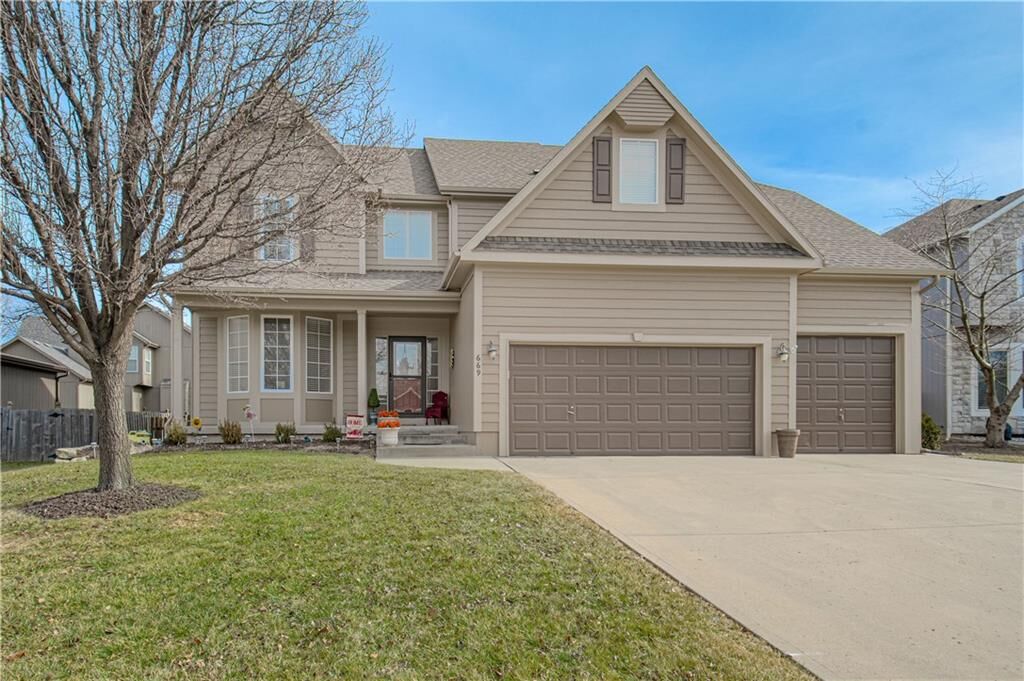 Property Photo:  669 N Pine Circle  KS 66030 