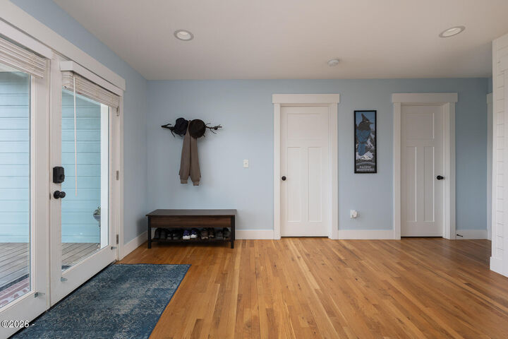 Property Photo:  2160 SW Coast Avenue  OR 97367 