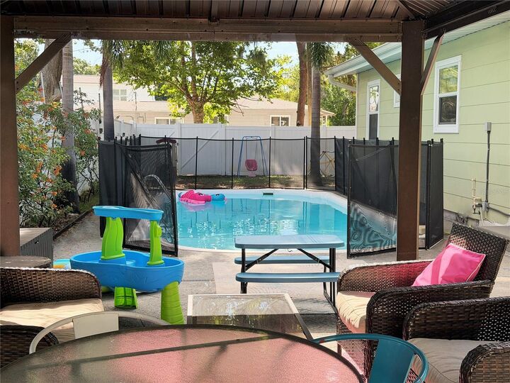 Property Photo: 4101 11th Avenue N FL 33713