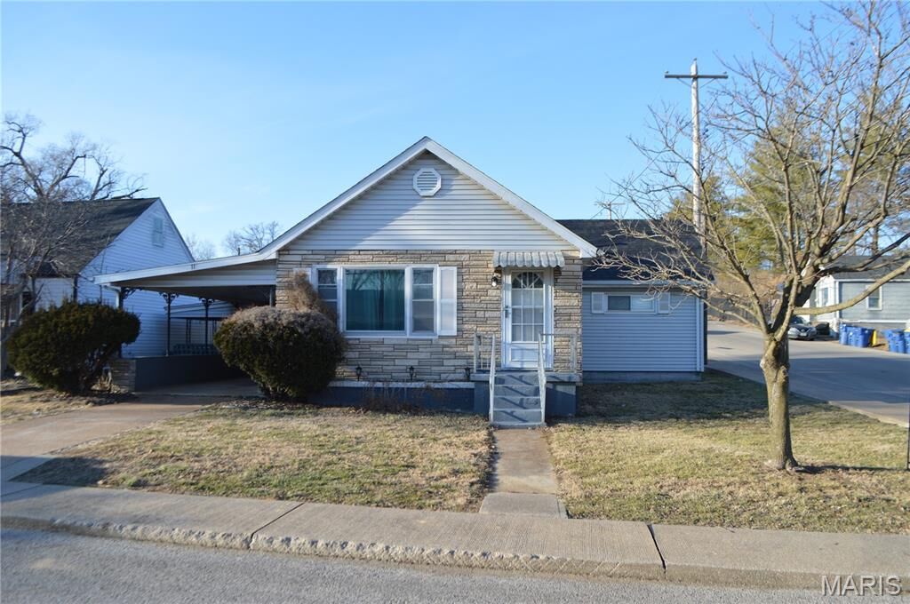 Property Photo: 115 N 9th MO 63028