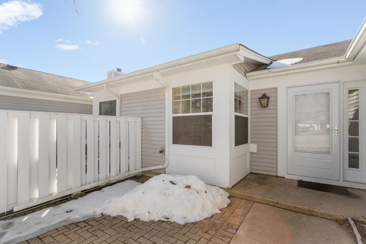 Property Photo: 217 Juniper Circle IL 60107