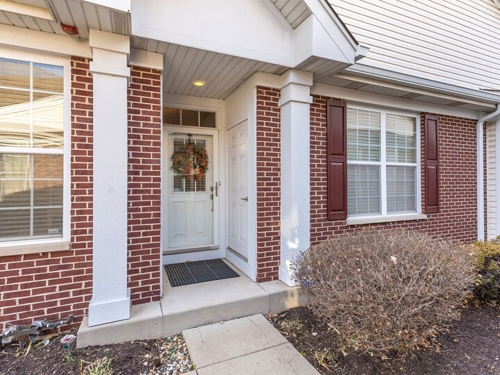 Property Photo: 2805 Bond Circle 2805 IL 60563