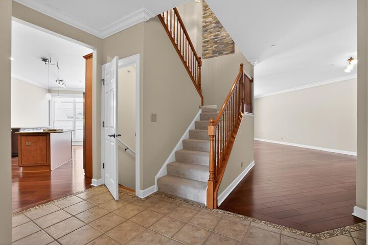 Property Photo:  612 Stone Canyon Circle  IL 60010 