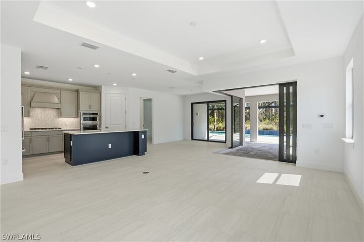 Property Photo:  2148 Sequoia Court  FL 34120 