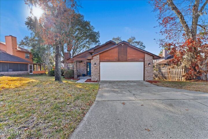 Property Photo: 3950 Arbor Bluff Lane E FL 32225