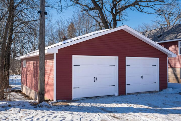 Property Photo:  320 3rd Street NE  MN 56310 