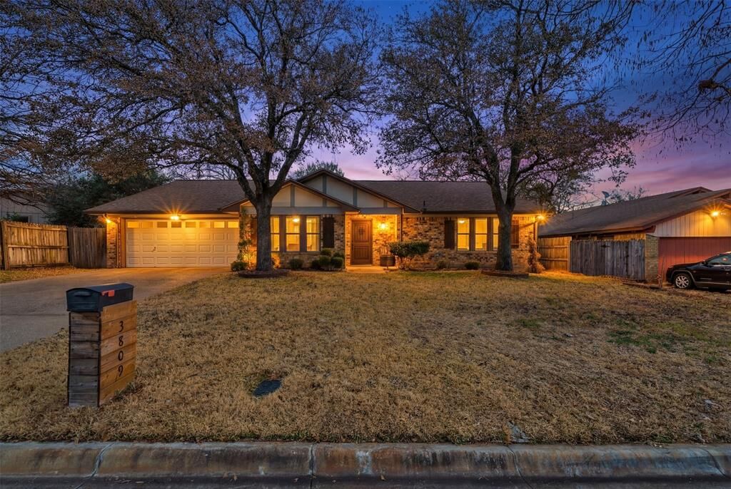Property Photo: 3809 Melstone Drive TX 76016