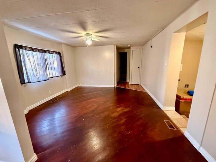 Property Photo: 1609 14 Street 11 AB T9W 1K9