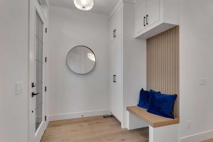 Property Photo:  1729 19 Avenue NW  AB T2M 1B4 