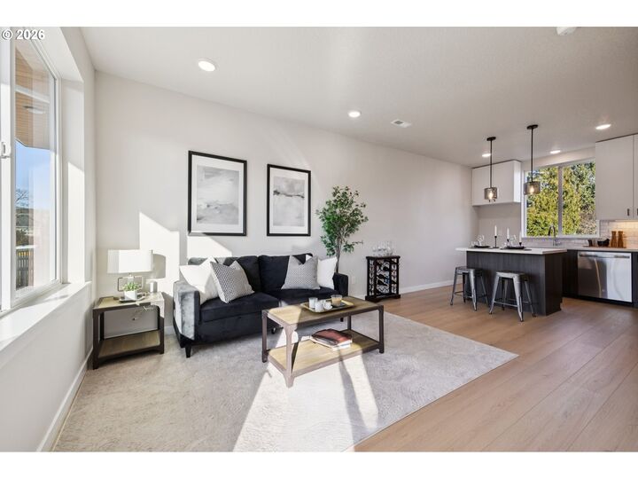 Property Photo:  1730 SE Sherrett St  OR 97202 