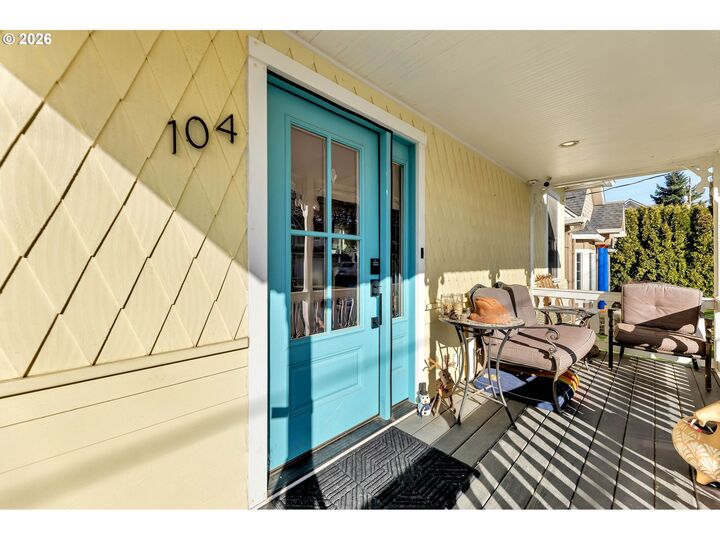 Property Photo:  104 N Cook St  WA 98642 