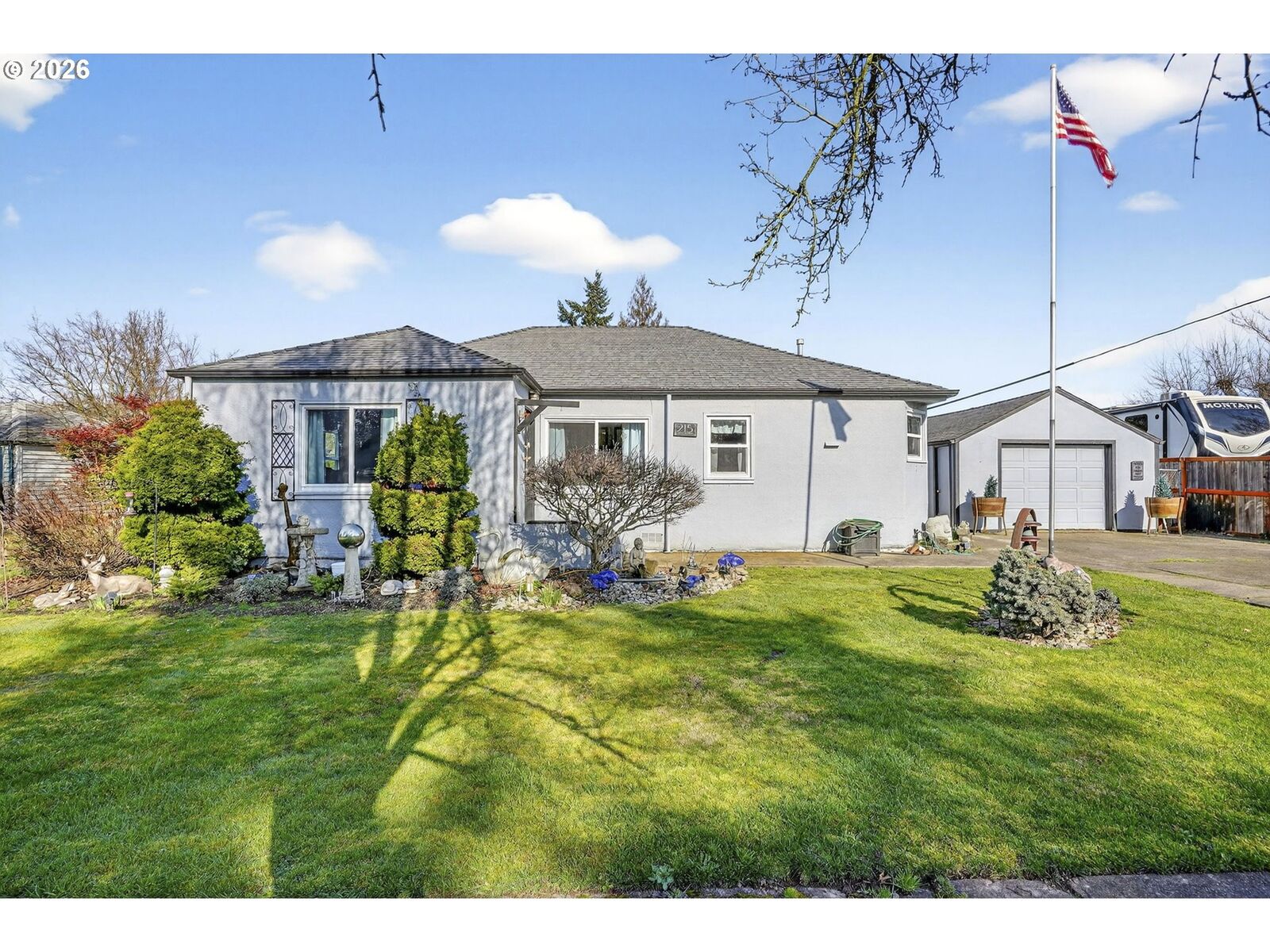 Property Photo: 215 May St OR 97362